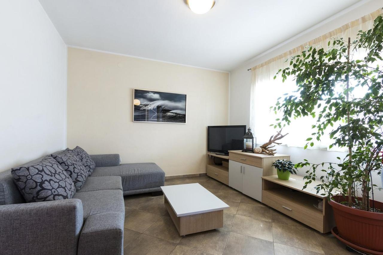 Apartment Carmen Pula Exterior photo